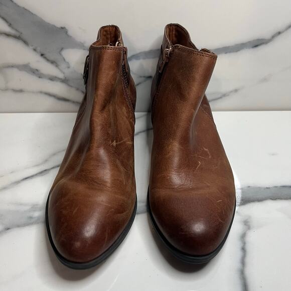 Collection by Clarks Womens Brown Buckle Comfort Round Toe Side Zip Boots Sz 8.5 - Picture 2 of 7